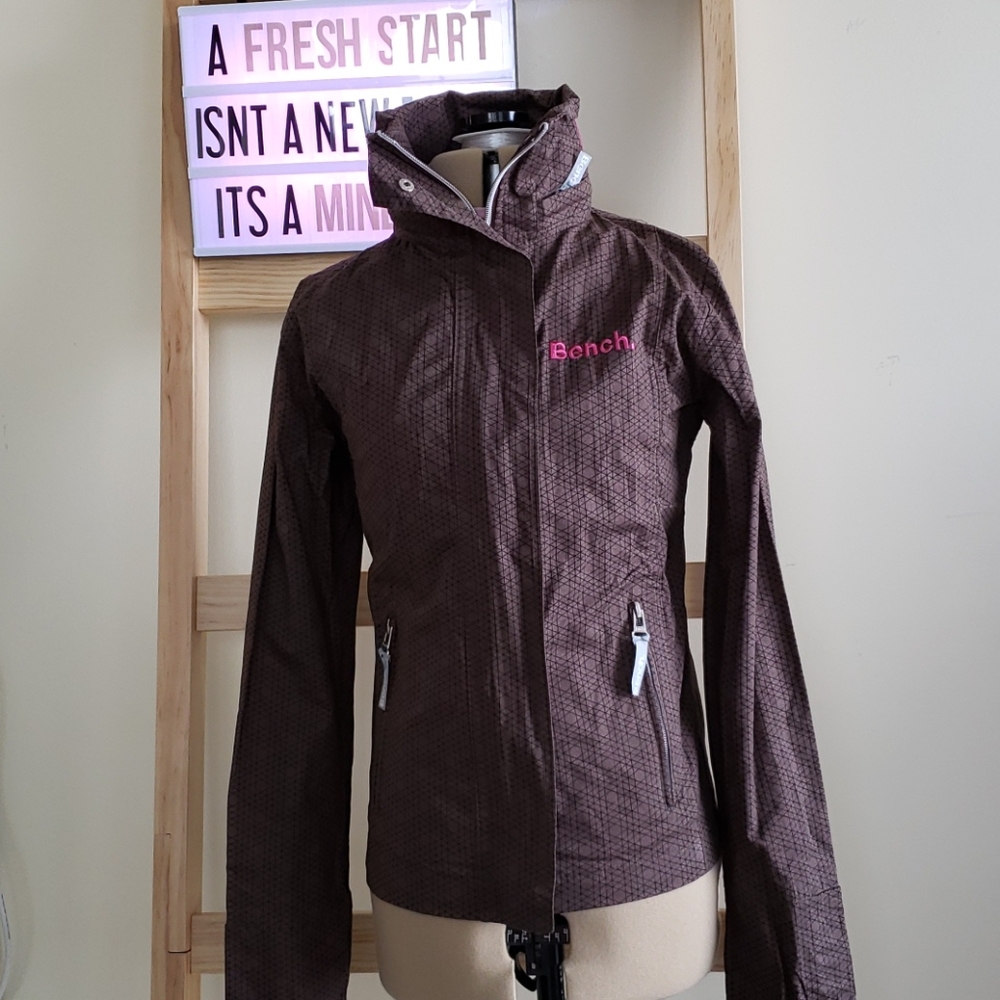 Bench Hooded Wind Breaker
